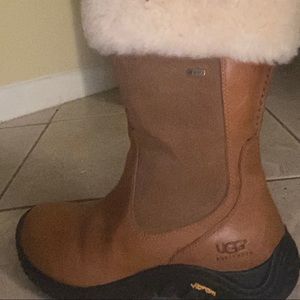 Like new Authentic Ugg Australia Vibram us size 8